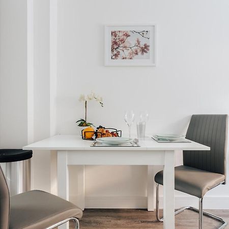 Central 2 Double Bedroom Flat With Parking Борнмът Екстериор снимка