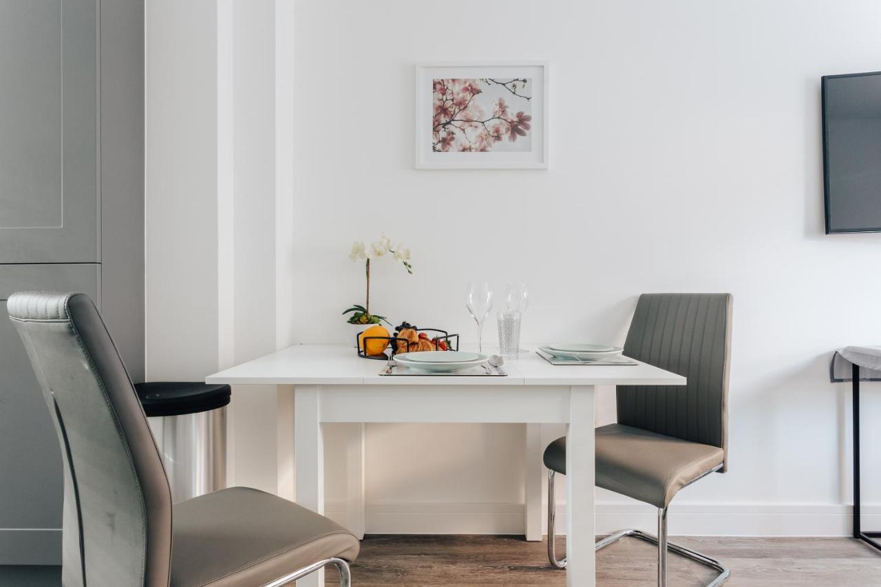 Central 2 Double Bedroom Flat With Parking Борнмът Екстериор снимка