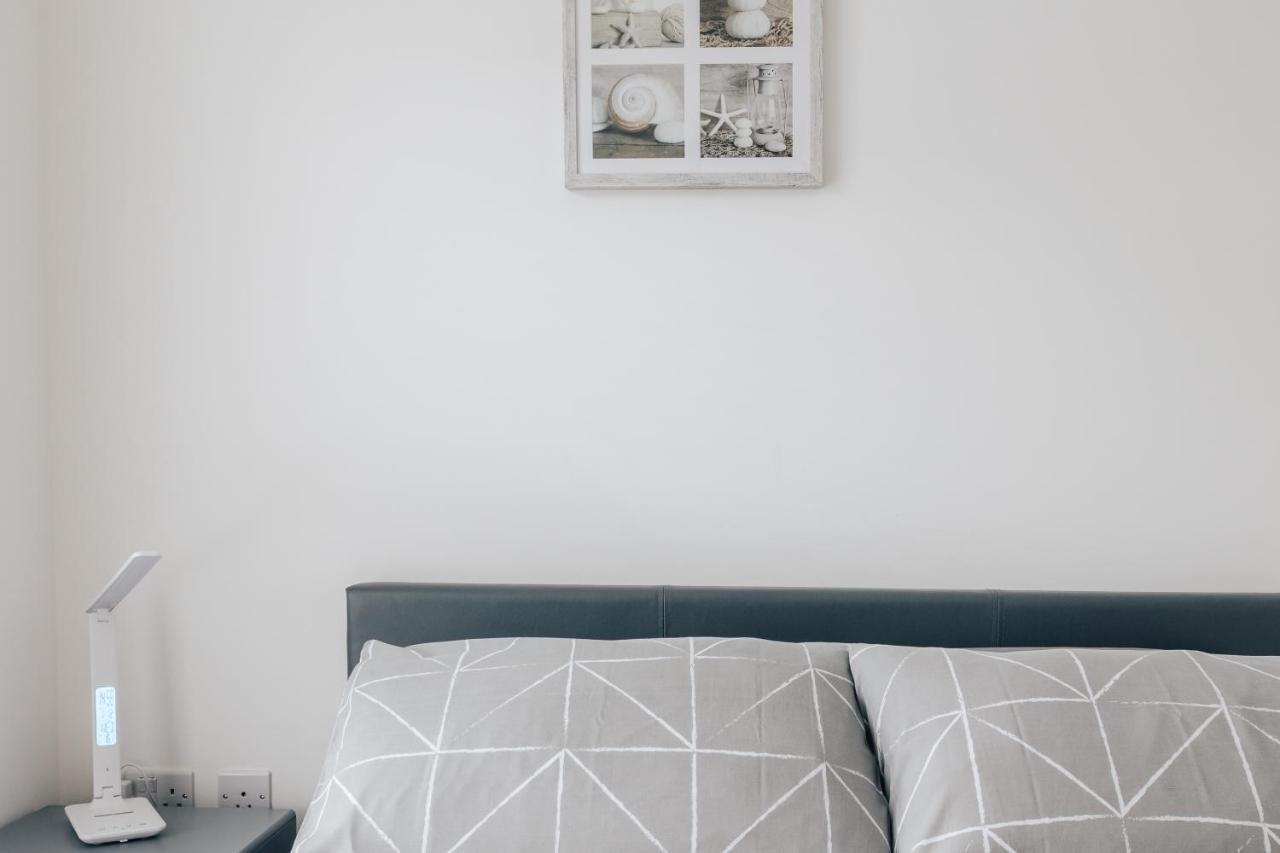 Central 2 Double Bedroom Flat With Parking Борнмът Екстериор снимка
