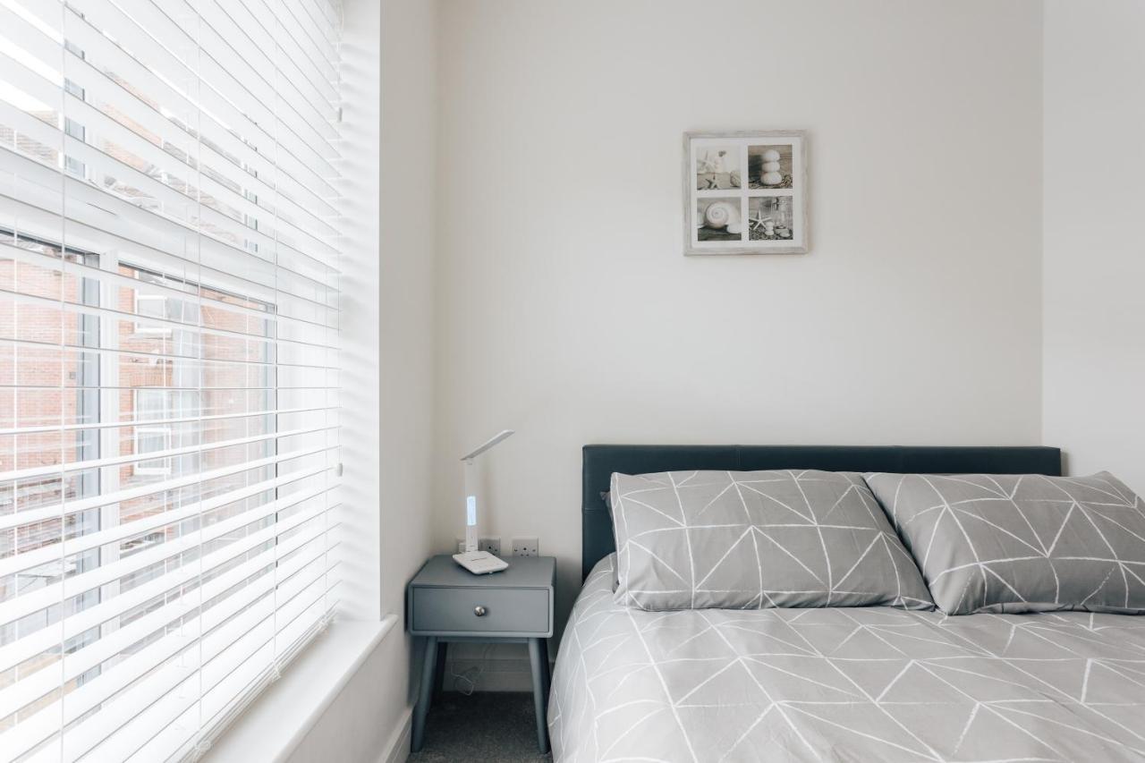 Central 2 Double Bedroom Flat With Parking Борнмът Екстериор снимка